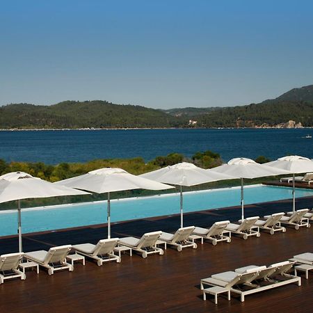 Troia Design Hotel Bagian luar foto The pool at the hotel
