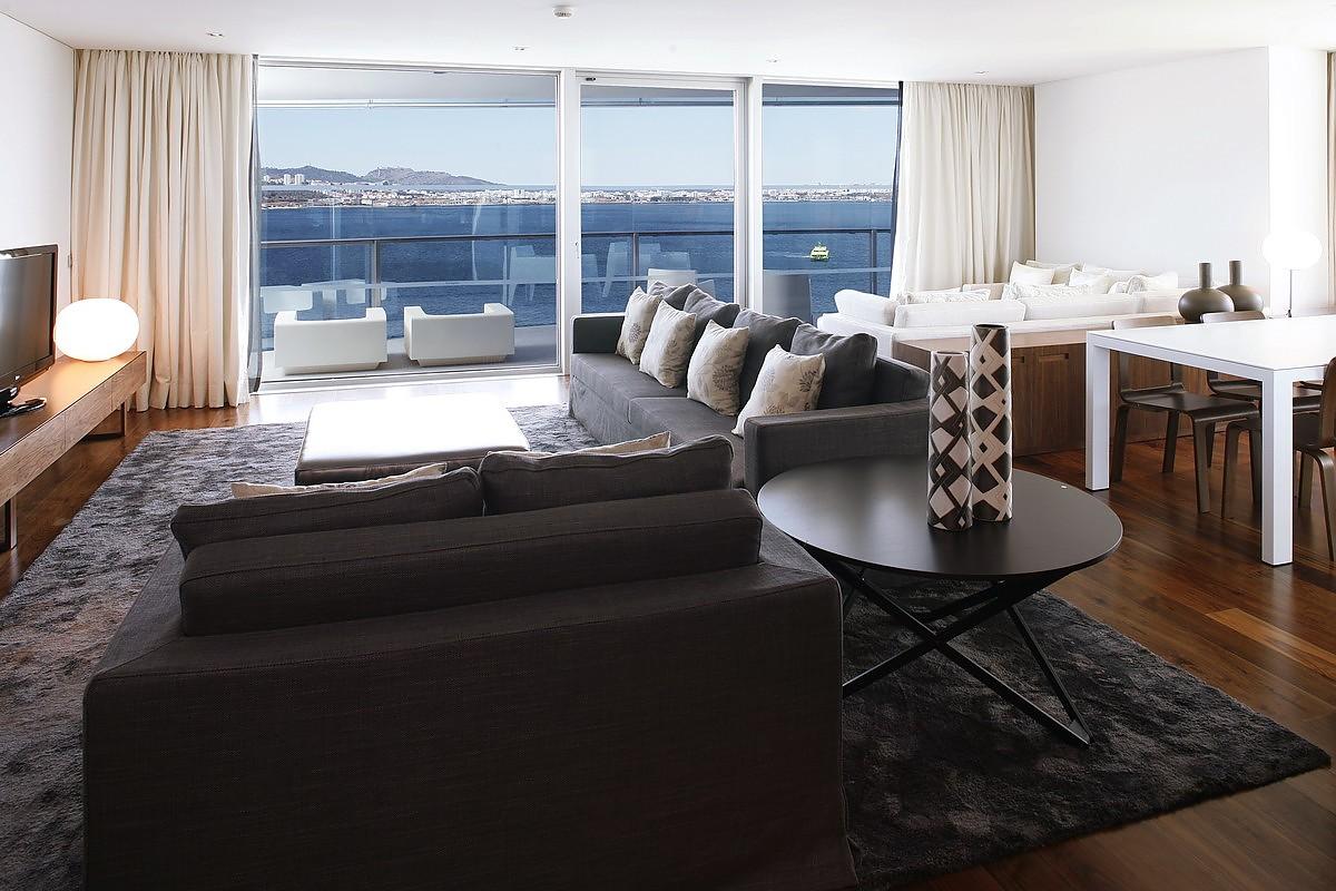 Troia Design Hotel Bagian luar foto A living room in a typical apartment