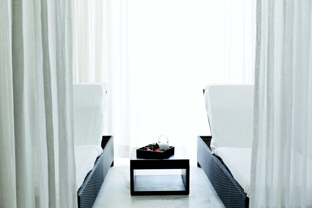 Troia Design Hotel Bagian luar foto The interior of a suite at the Mandarin Oriental, Munich