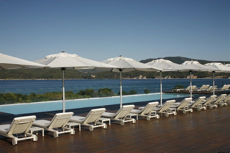Troia Design Hotel Bagian luar foto The pool at the hotel