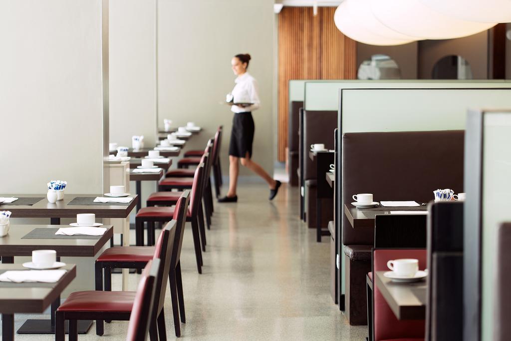 Troia Design Hotel Bagian luar foto A restaurant in the airport
