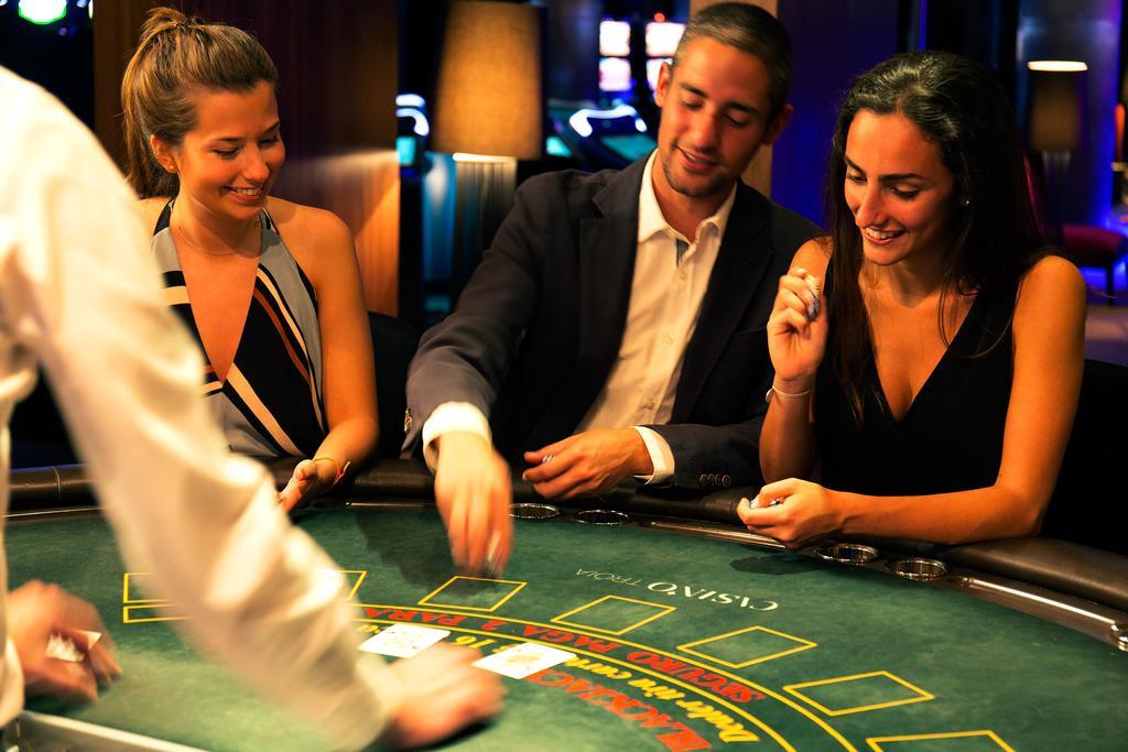 Troia Design Hotel Bagian luar foto Casino players